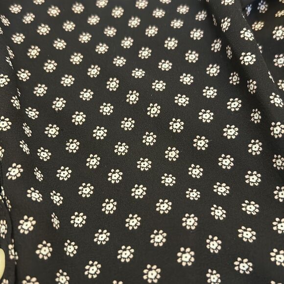 LOFT Black and White Flutter Short Sleeve Sleeve Blouse Size S EUC - Picture 9 of 9